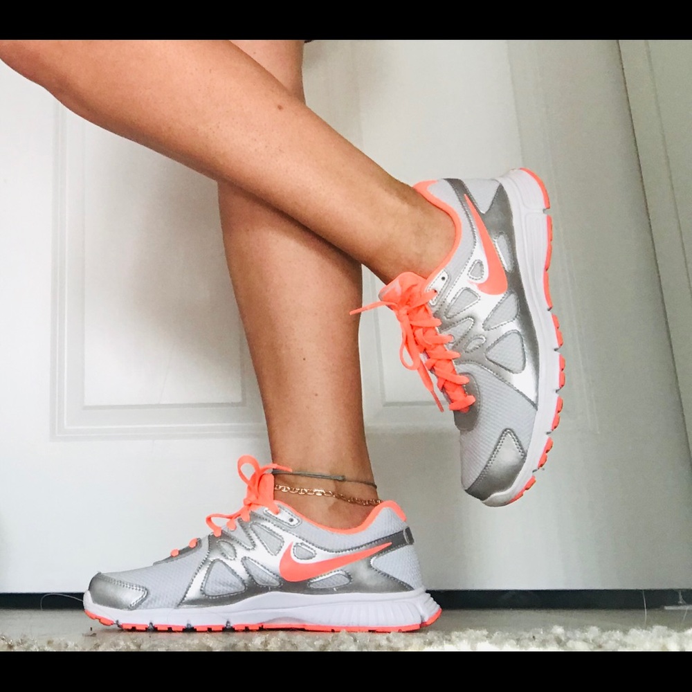 NIKE - revolution 2